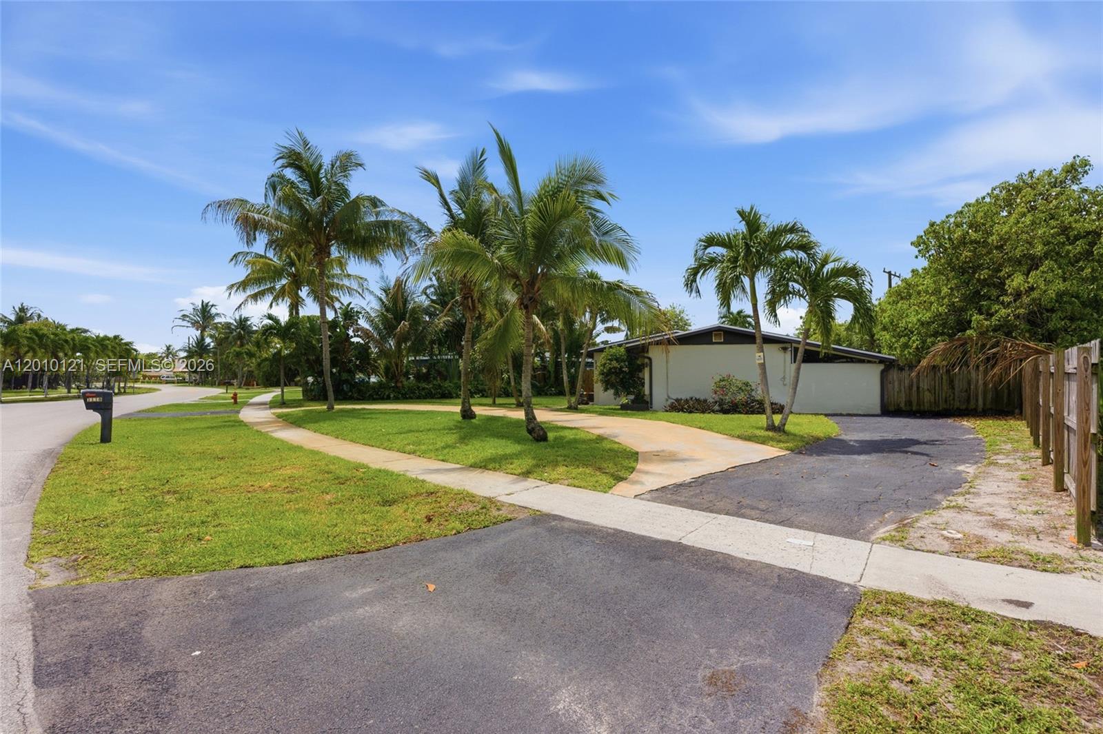 LAUDERDALE VILLAS - Residential