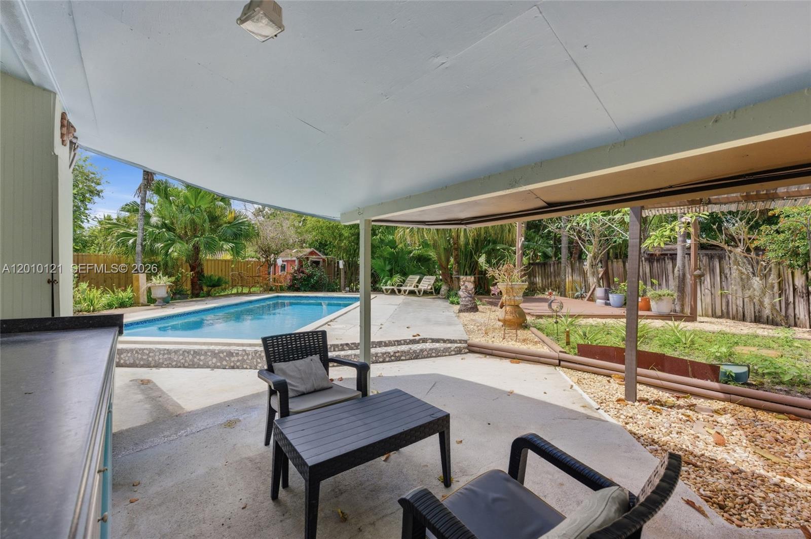LAUDERDALE VILLAS - Residential