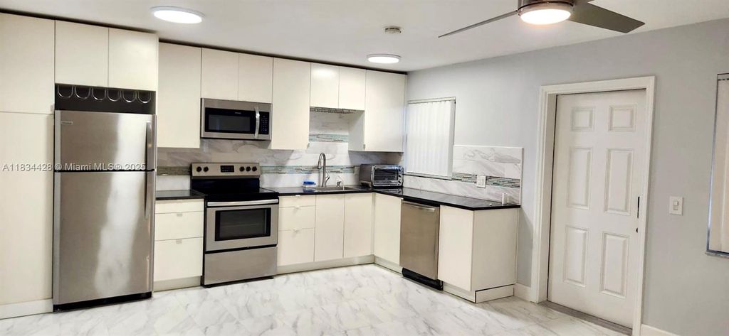 Photo of 122 S Lakeside Dr #1, Lake Worth, FL 33460 (MLS # A11834428)