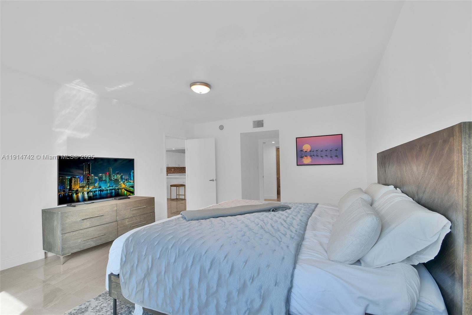 RONEY PALACE CONDO - Residential Lease