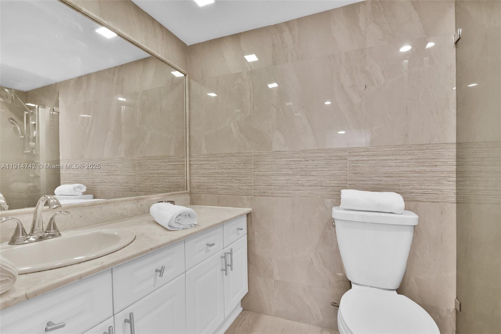 RONEY PALACE CONDO - Residential Lease