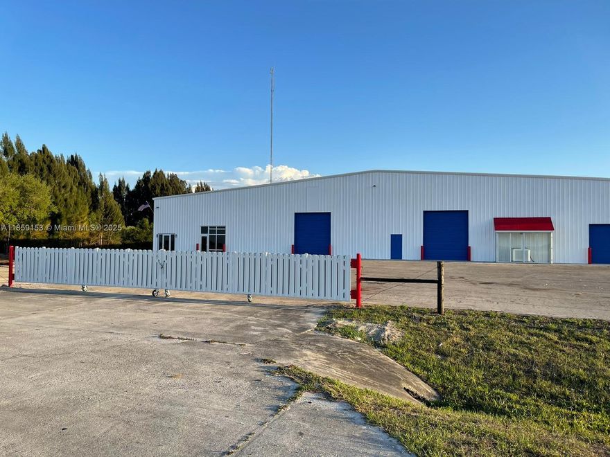 Industrial Warehouse for Sale– Moore Haven, FL: Spacious, versatile, and ready for immediate occupancy! Ideal for warehousing, distribution, or light industrial operations. - 33,692 SF warehouse space – open and flexible layout - 20-foot clear height – perfect for high-volume storage or industrial equipment - Iron structure with durable gable roof - 8.4-acre lot – ample parking, loading. - Renovated bathrooms - Office space – move-in ready - Turnkey solution for industrial operations - Strategic Moore Haven location for logistics and distribution.
