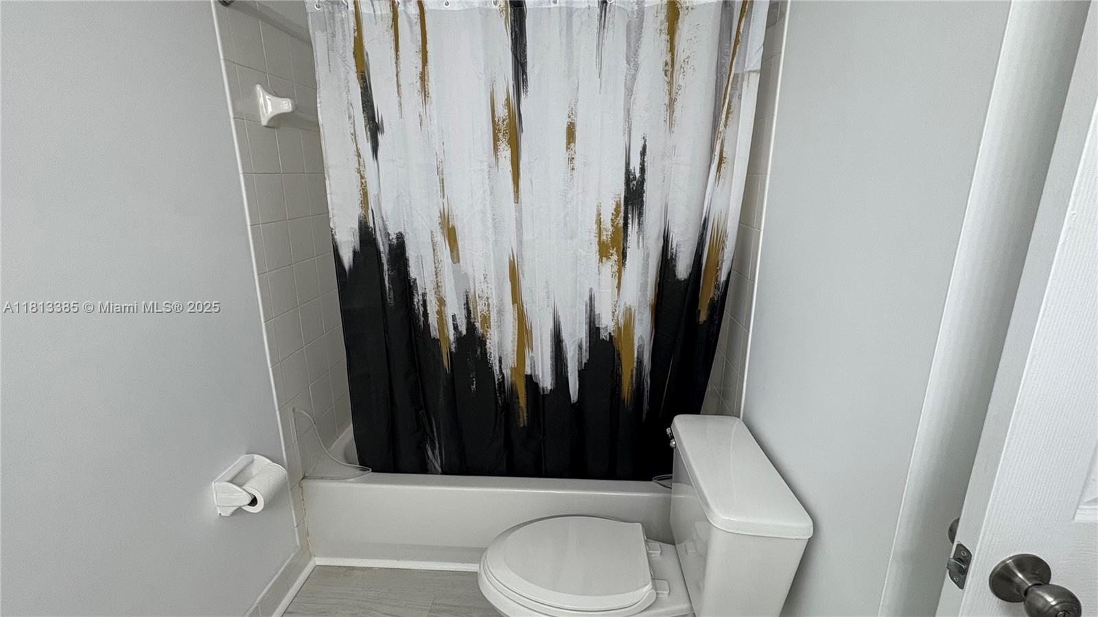 SHERIDAN EAST CONDO BLDG - Residential