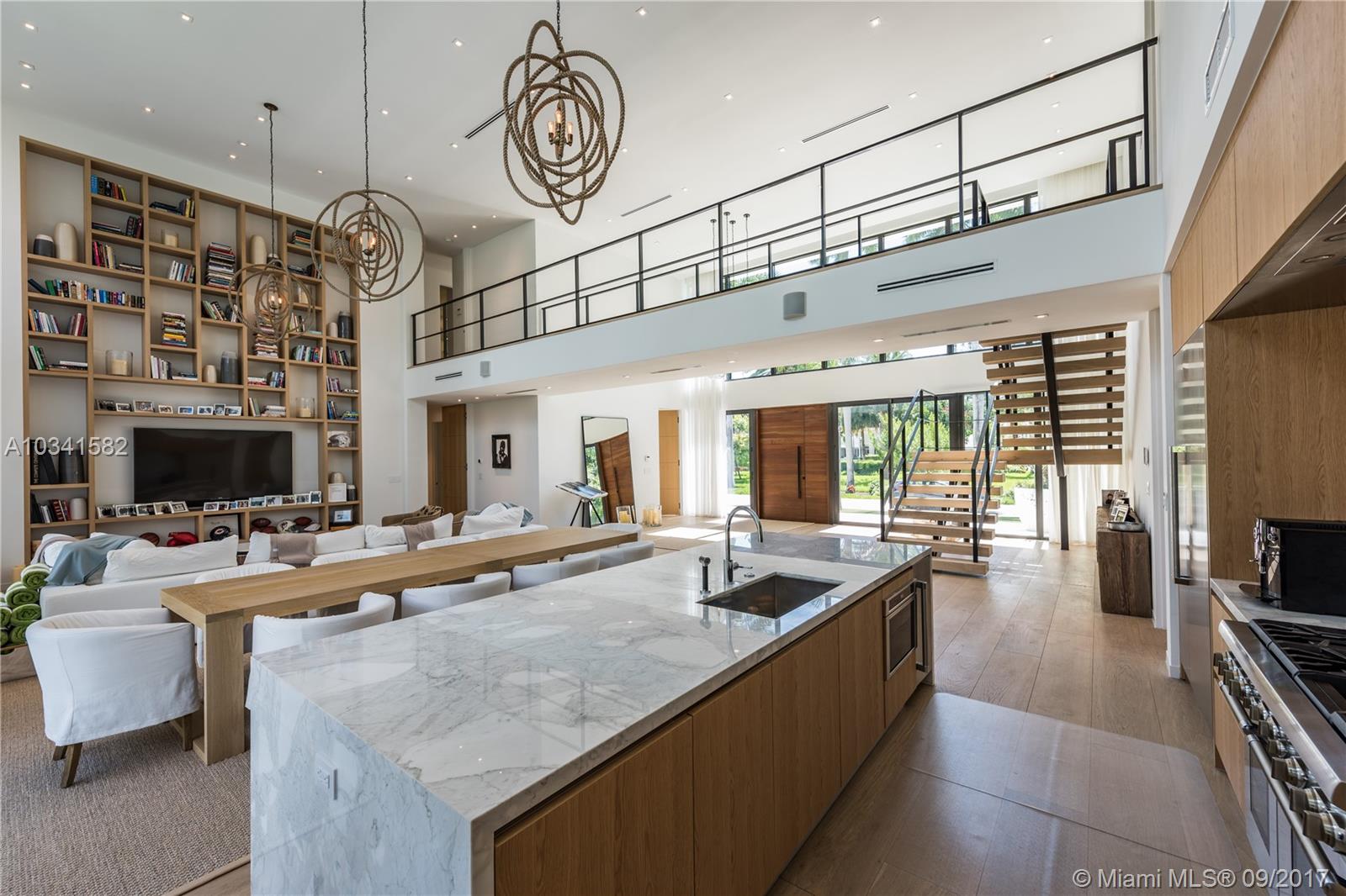 SUNSET ISLANDS-ISLAND NO - Residential