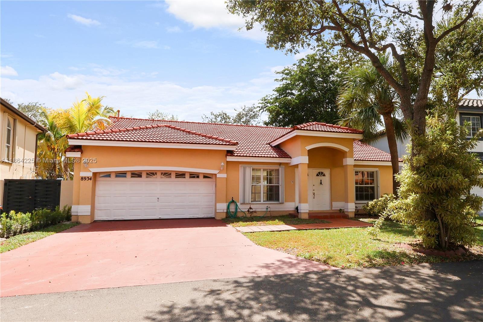 Beautiful Family Home with 3 bedrooms and 2 bathrooms in the desirable gated community of Lakes of the GreenWelcome to this charming single-family residence located in the highly desirable gated community of Lakes on the Green. This lovely 3-bedroom, 2-bathroom home offers spacious living areas, a functional floor plan, and the comfort of a secure, private neighborhood.
Key Features:
Bright and open living spaces
Well-maintained interiors
Private backyard, perfect for relaxation or entertaining
Access to community amenities in a serene setting
Don’t miss the opportunity to make this home yours.
?? PLEASE USE SHOWINGTIME to schedule all showings.