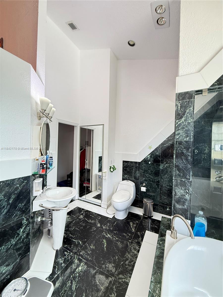 HIDDEN LAKE ESTATES - Residential