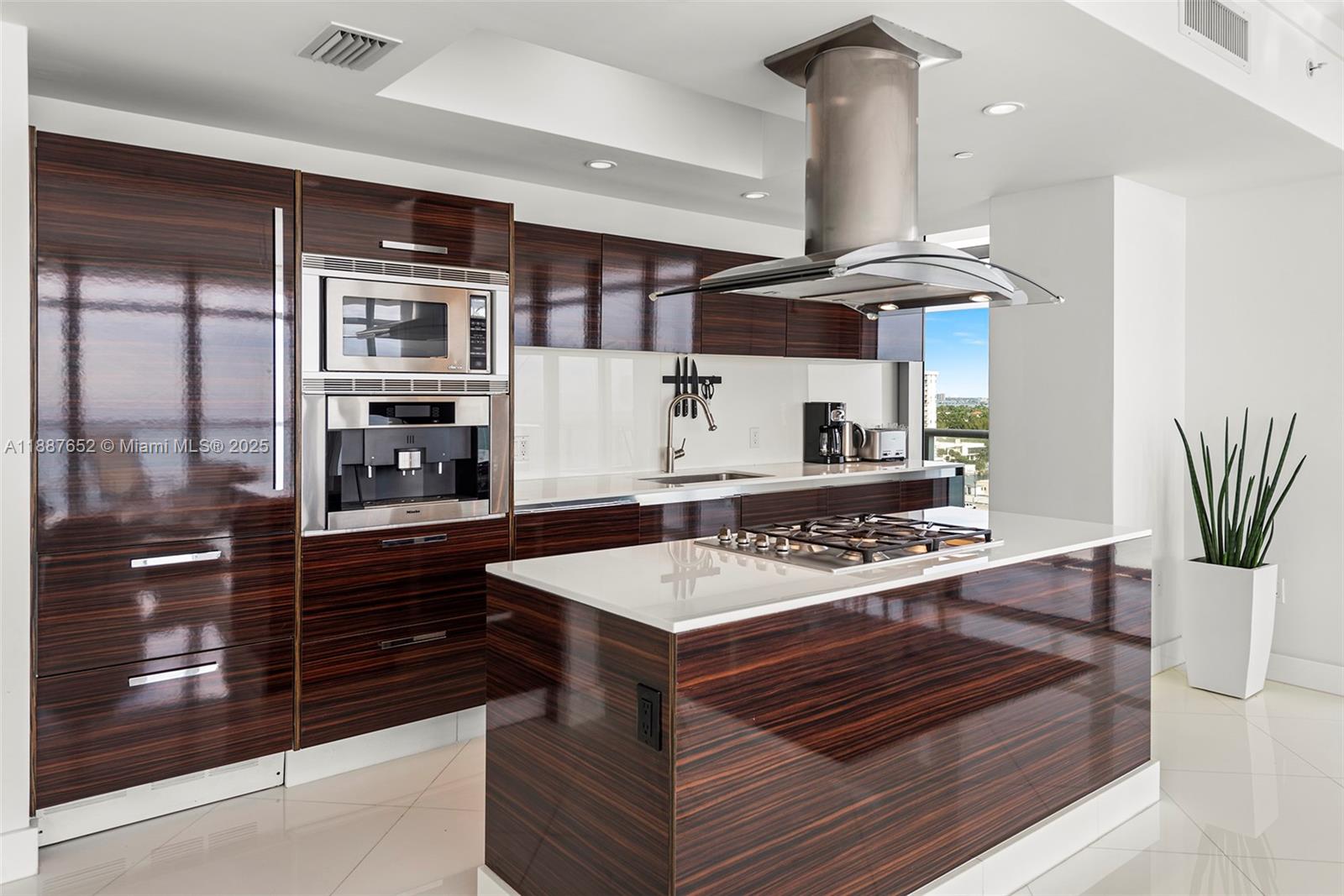THE CARIBBEAN CONDO - Residential Lease