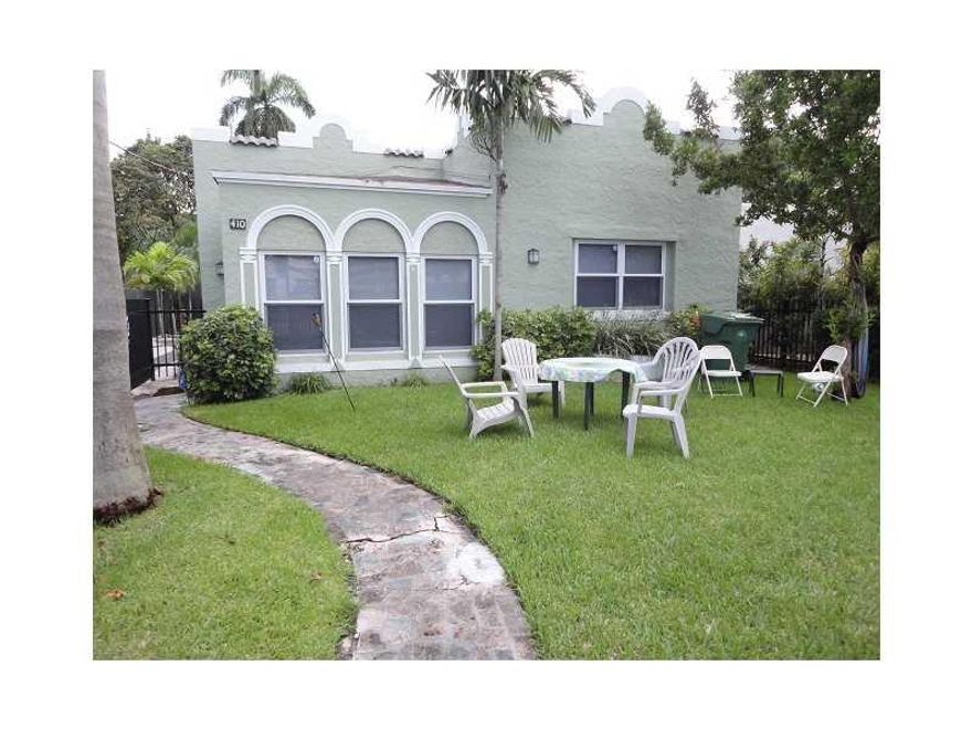 THE ROADS. Beautiful fully renovated house features 3 bedrooms /2 baths, approximately 1,500 SF of interior living area. Fully equipped kitchen with brand new stainless steel appliances, new central air, washer and dryer, new windows, new electricity and  plumbing. Private gated garden in the front and small private patio in the back. Water and lawn maintenance are included in the rent.