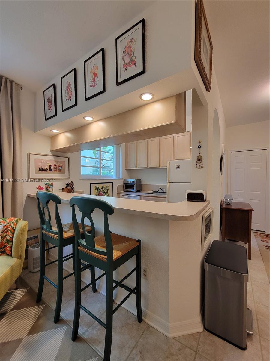 359 Meridian Ave A103