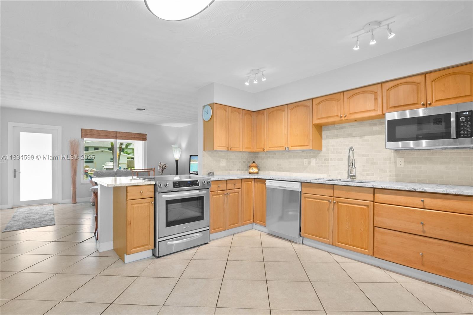 4421 SW 33rd Ave