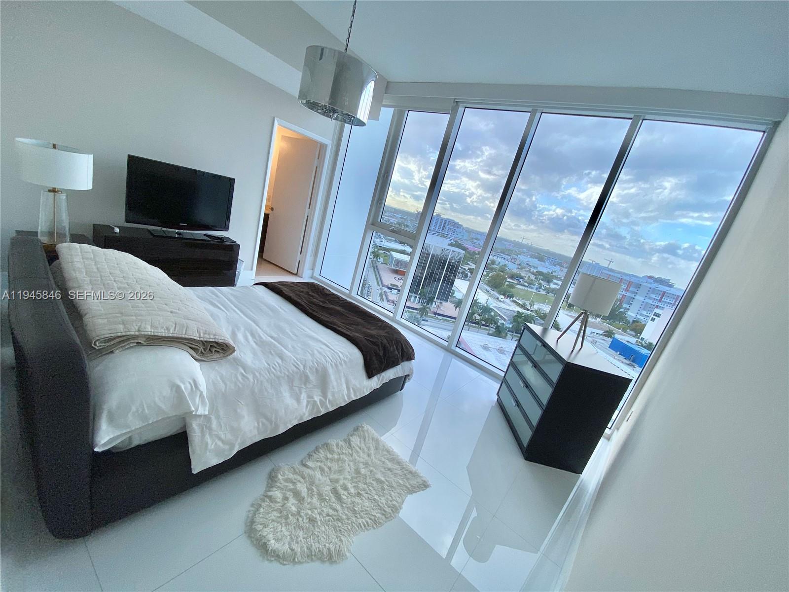 PARAMOUNT BAY CONDO - Residential