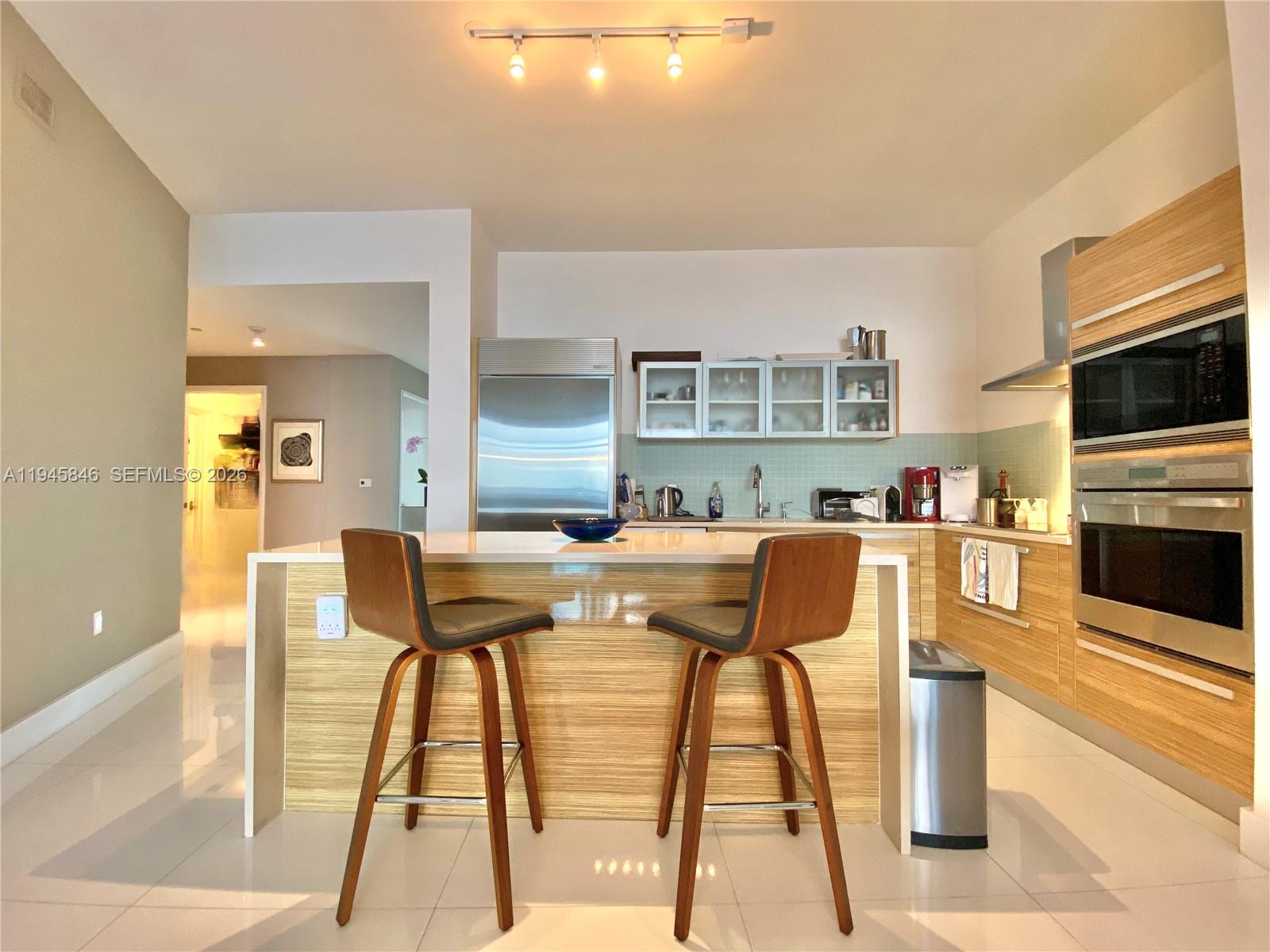 PARAMOUNT BAY CONDO - Residential