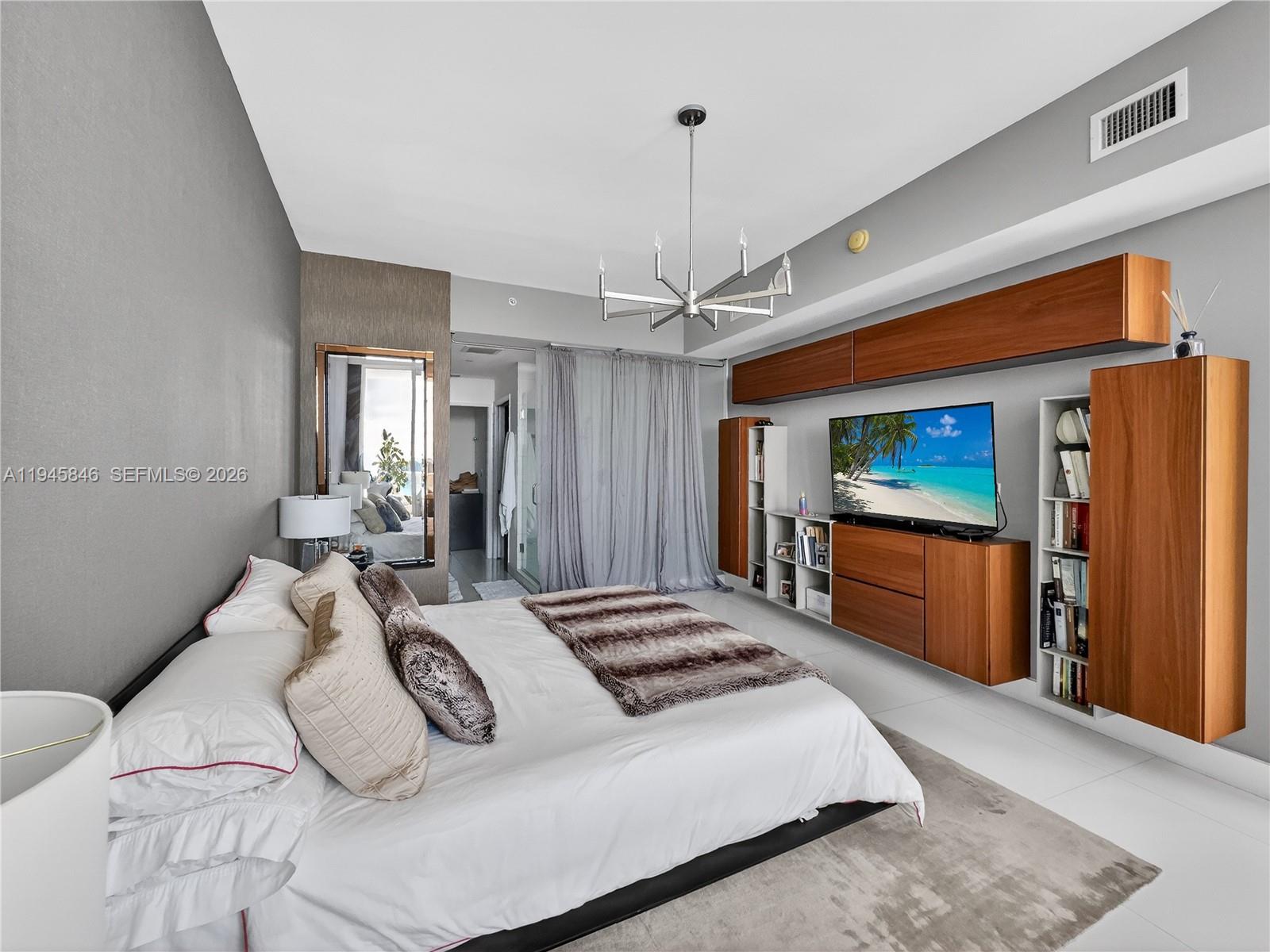 PARAMOUNT BAY CONDO - Residential