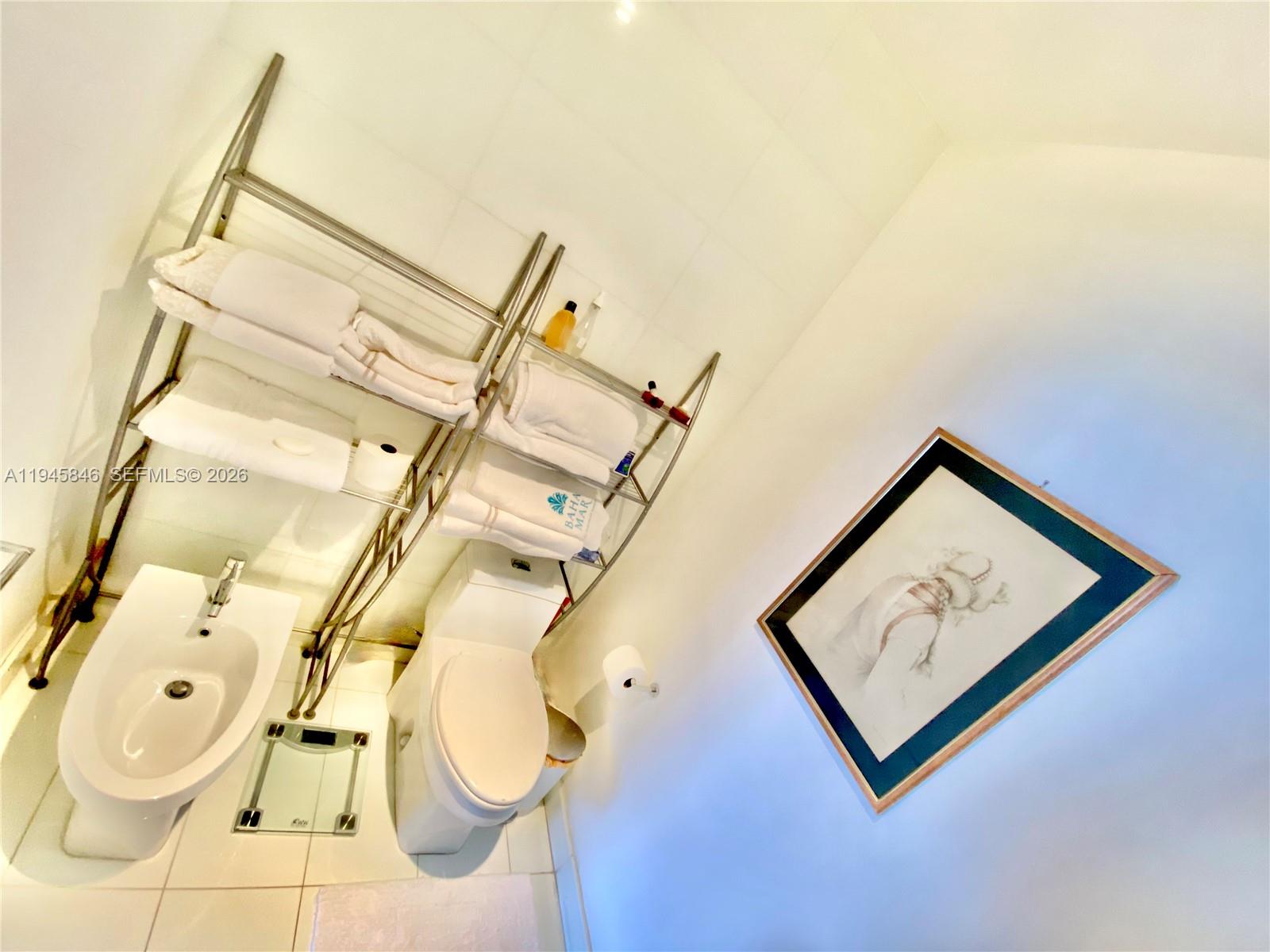 PARAMOUNT BAY CONDO - Residential