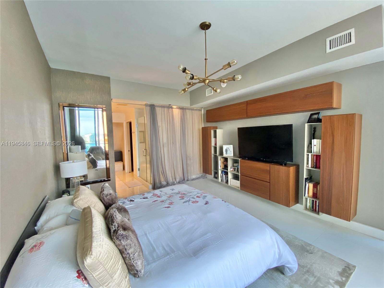 PARAMOUNT BAY CONDO - Residential