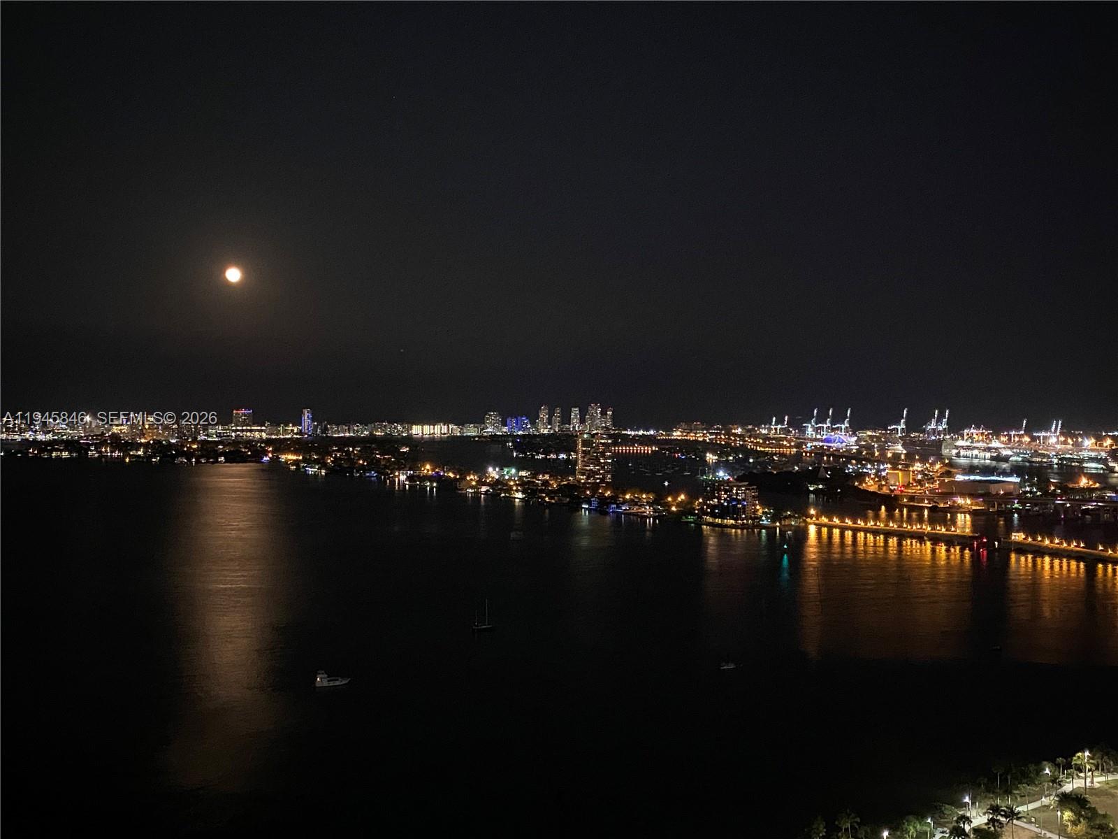 PARAMOUNT BAY CONDO - Residential