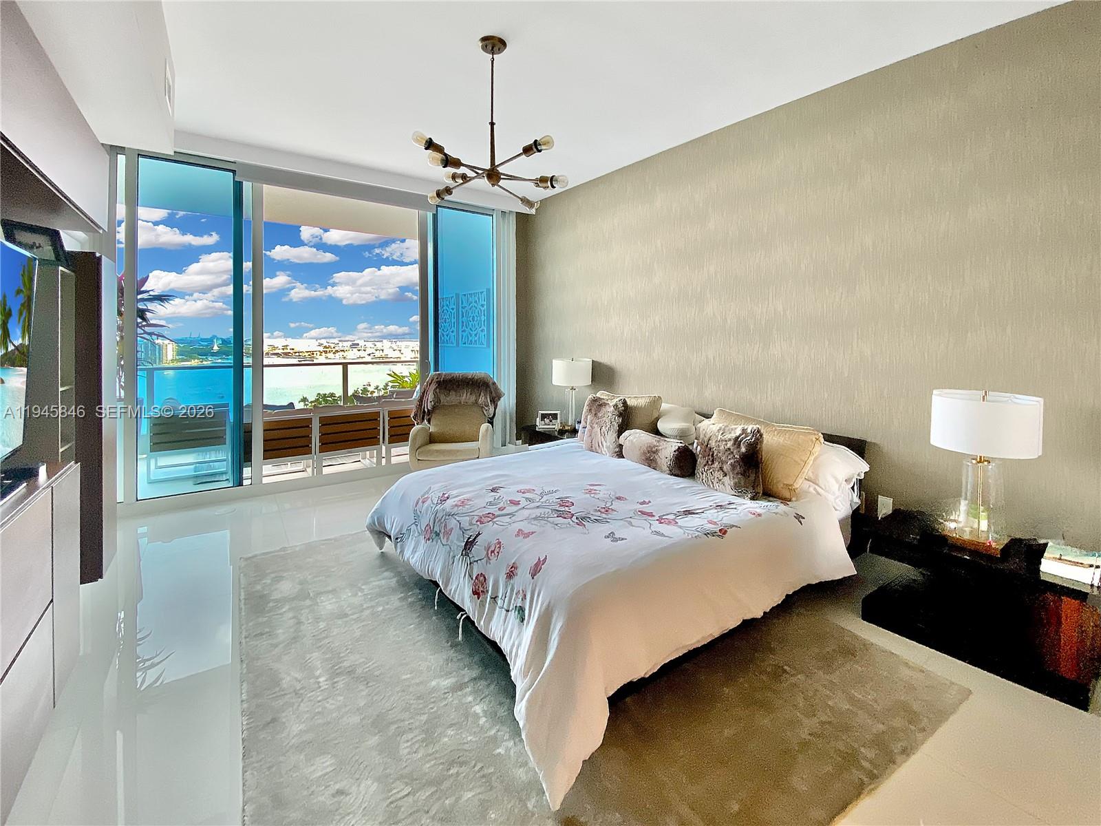 PARAMOUNT BAY CONDO - Residential