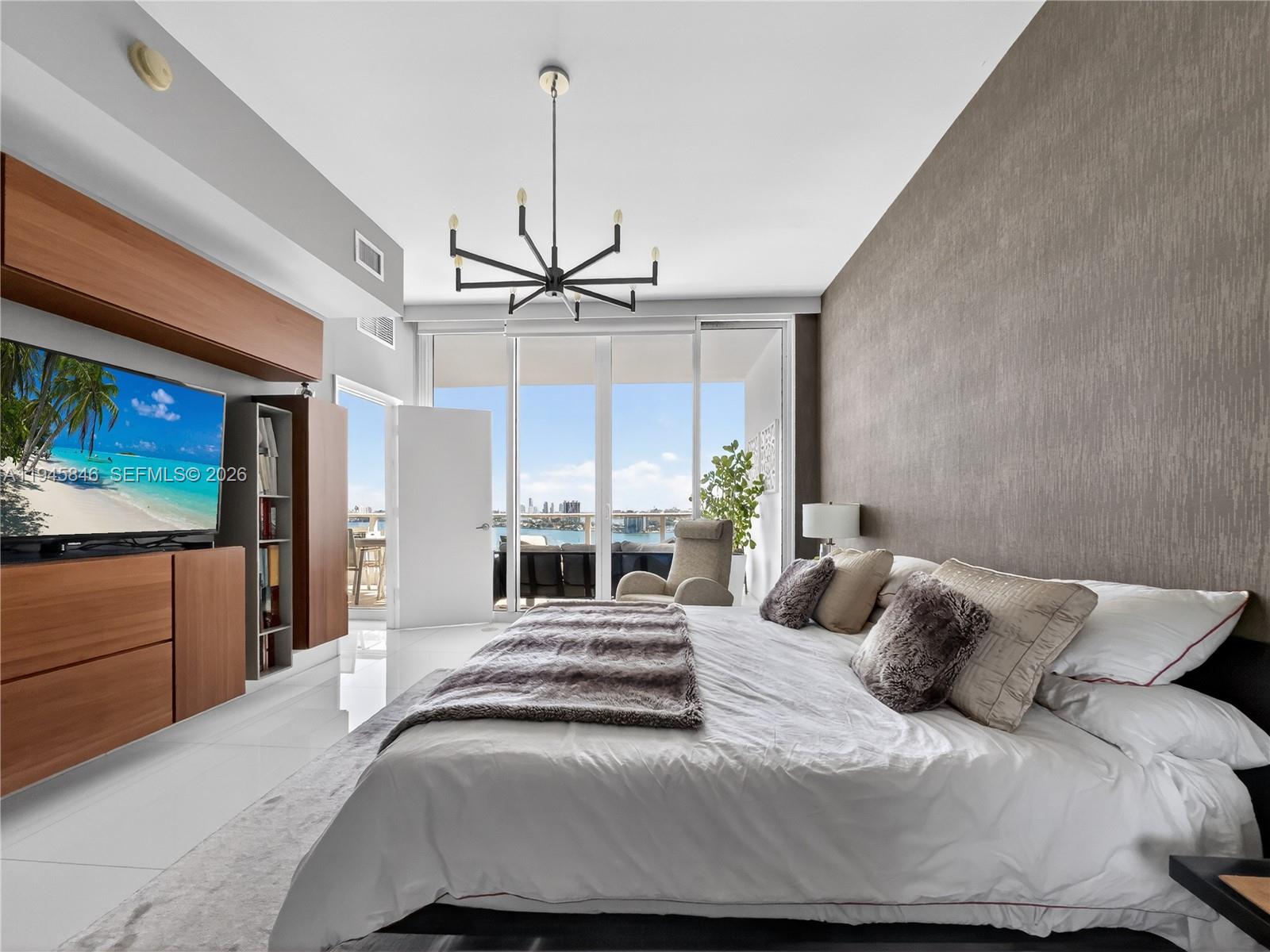 PARAMOUNT BAY CONDO - Residential