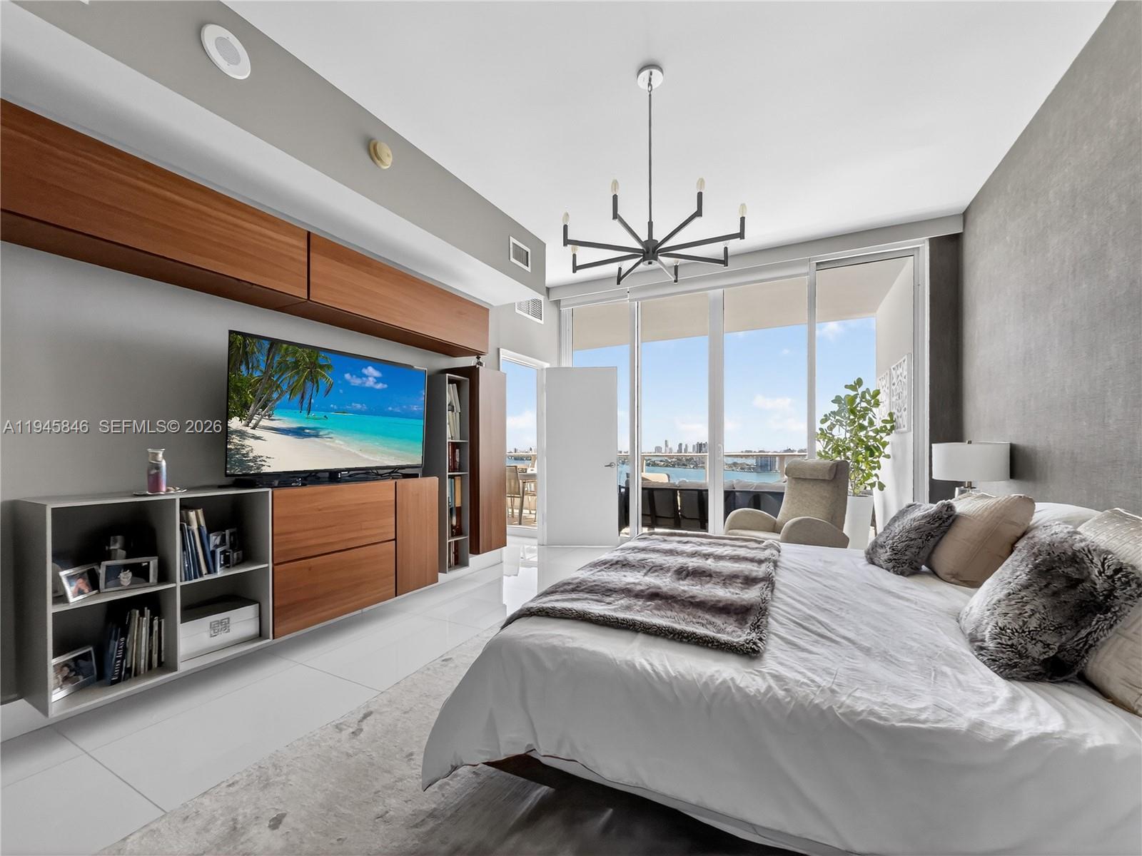 PARAMOUNT BAY CONDO - Residential