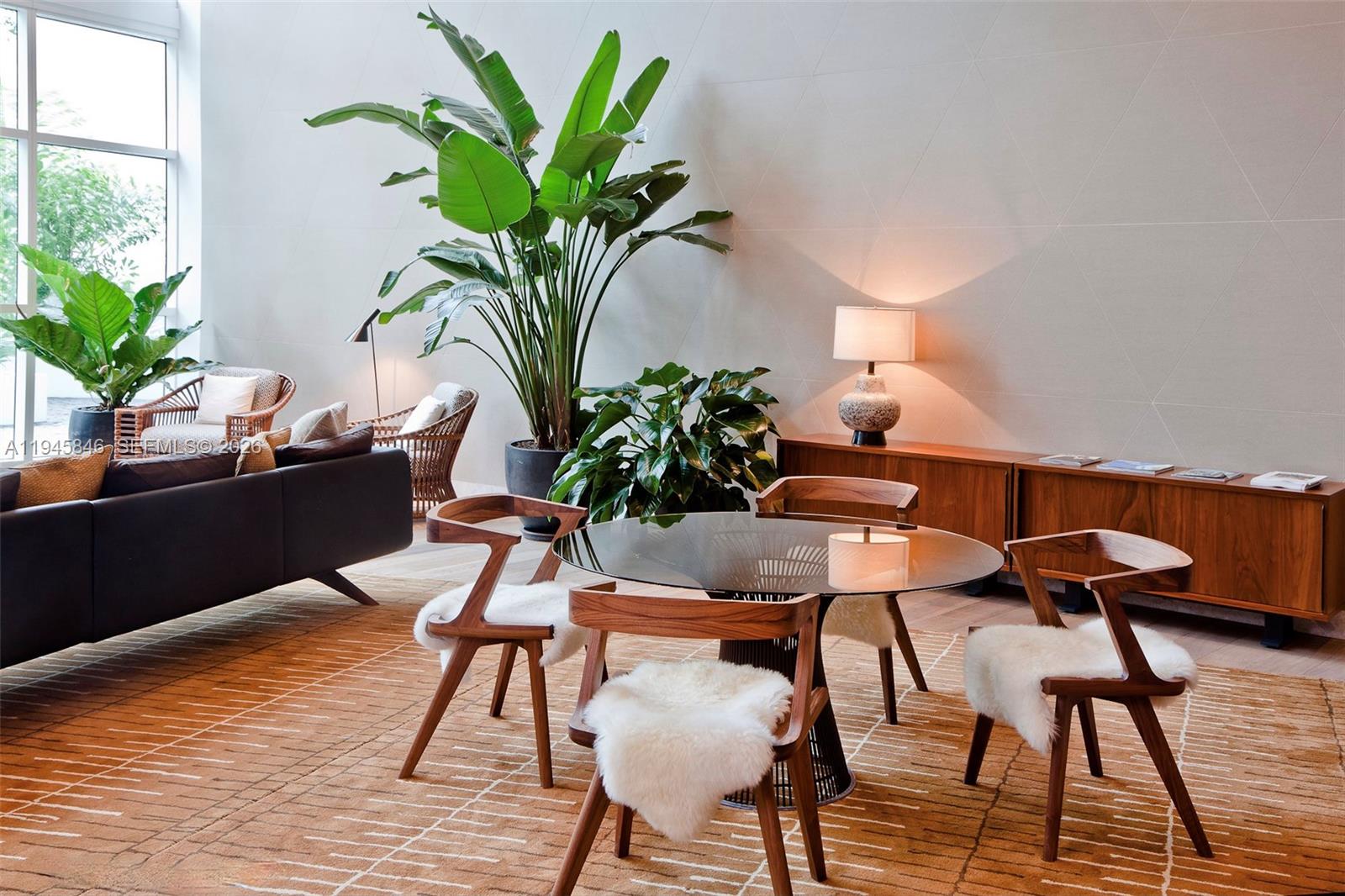 PARAMOUNT BAY CONDO - Residential