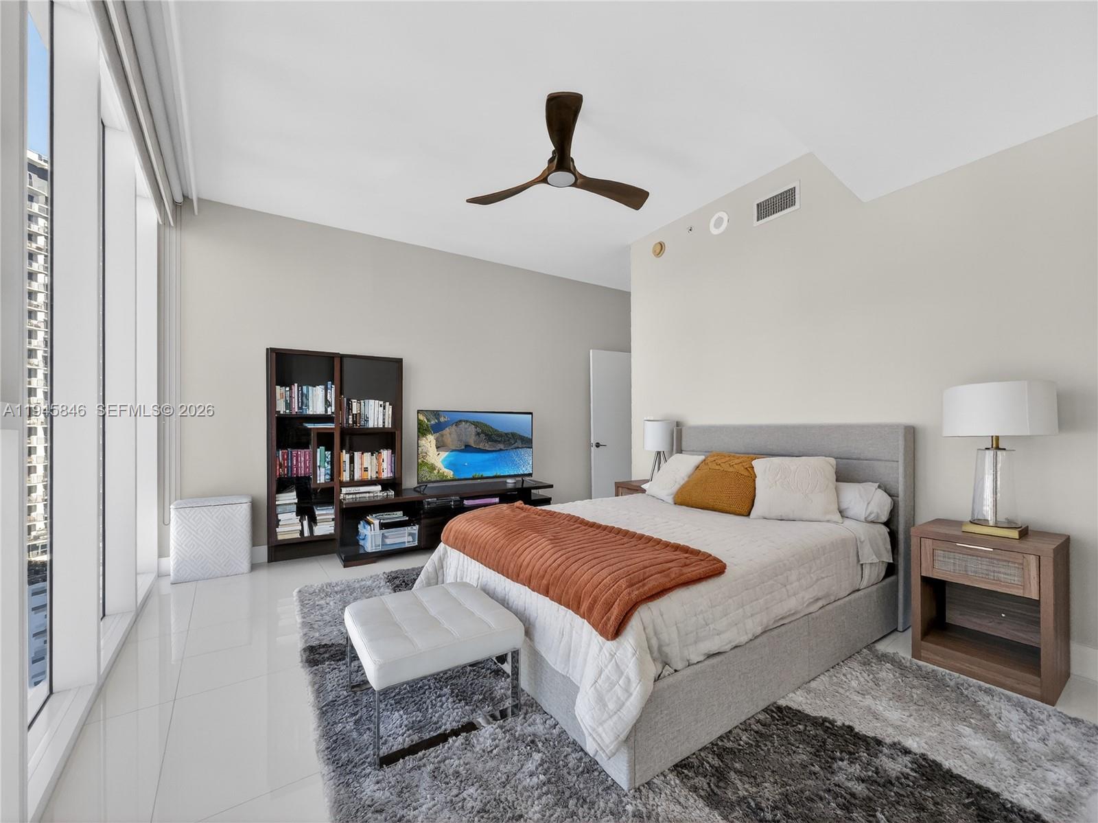 PARAMOUNT BAY CONDO - Residential