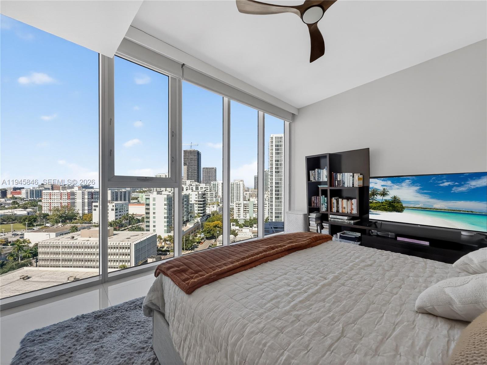 PARAMOUNT BAY CONDO - Residential