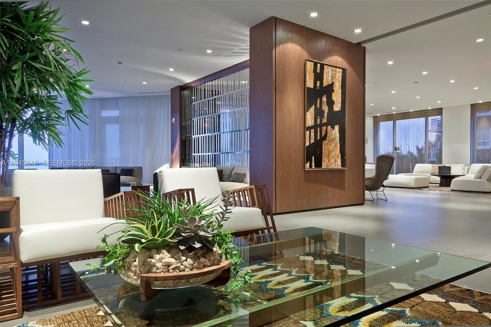 PARAMOUNT BAY CONDO - Residential