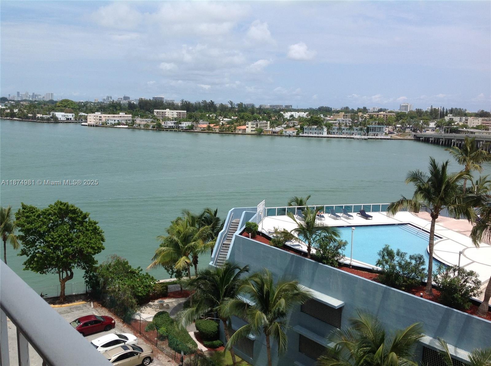 PRICE TO SELL-VERY EASY TO SHOW - BEST LINE - 1509 SQFT - MANUAL LOCKBOX (KNOB OF UNIT DOOR) - SEE BROKER REMARKS TO GET THE CODE - WATER VIEWS - NO LAWBALL OFFERS - 255 $/SQFT