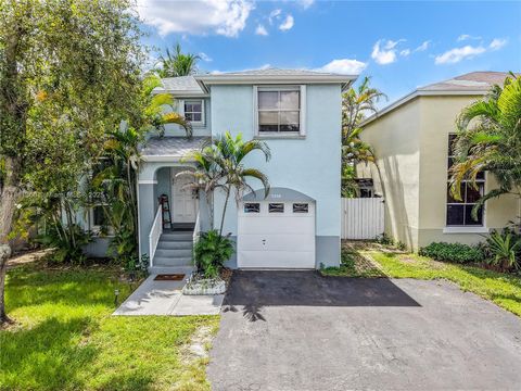 Photo of 7256 SW 44th Ct, Davie, FL 33314 (MLS # A11881360)