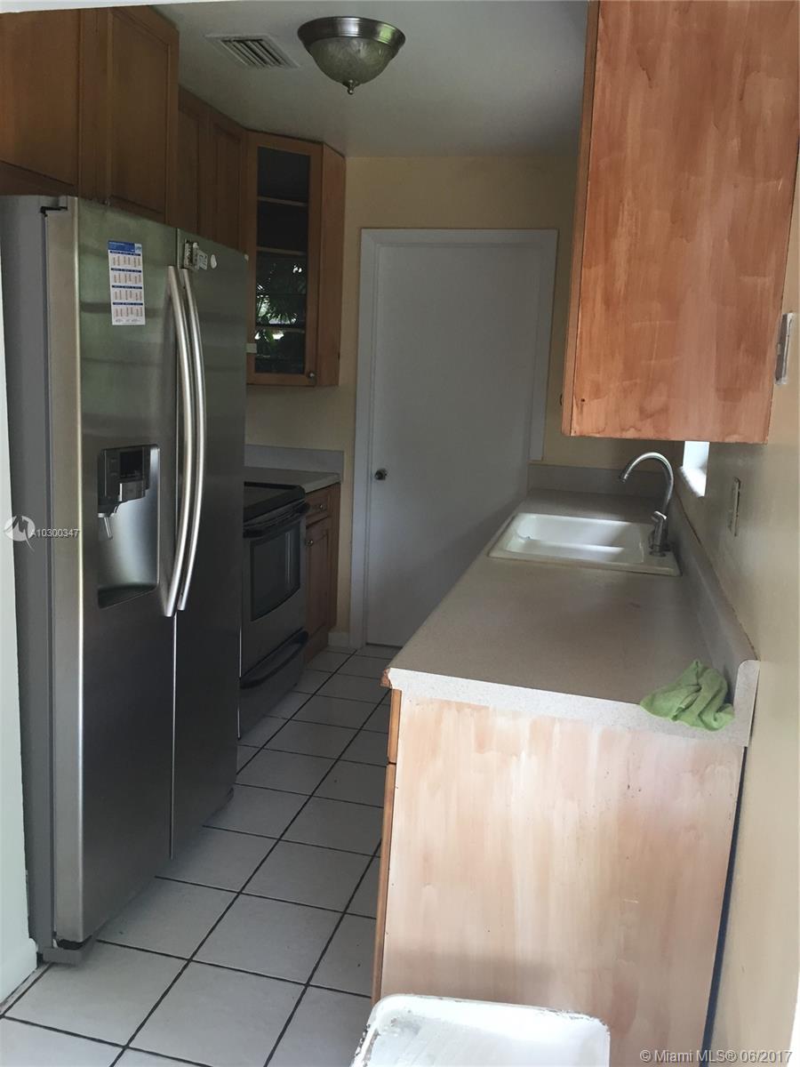 AVOCADO VILLAS - Residential Lease