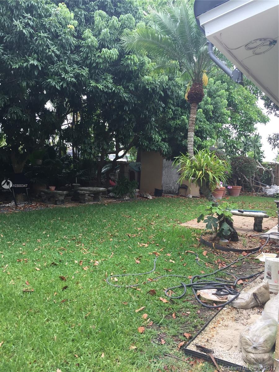 AVOCADO VILLAS - Residential Lease