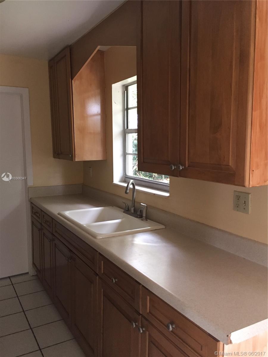 AVOCADO VILLAS - Residential Lease