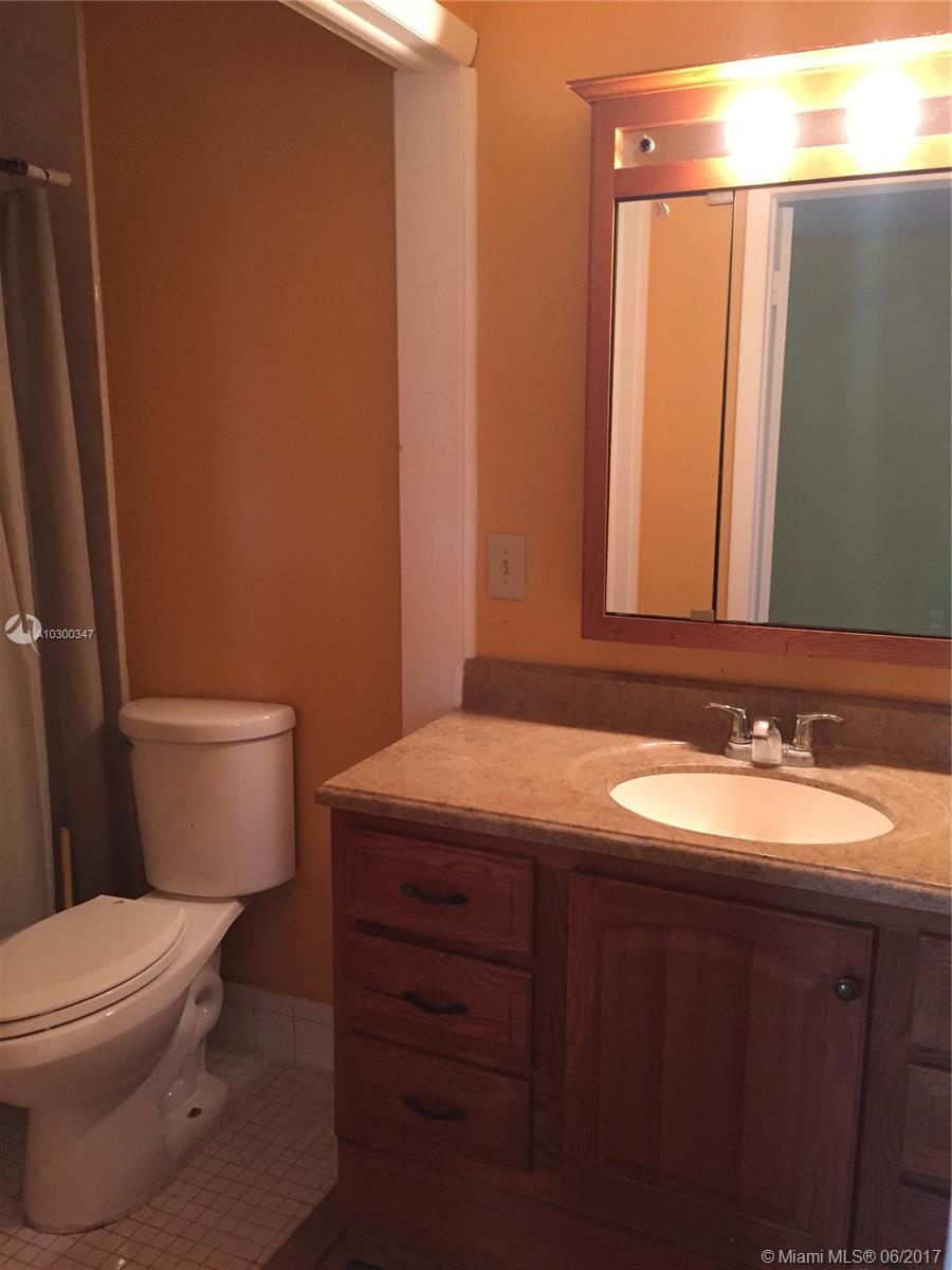 AVOCADO VILLAS - Residential Lease