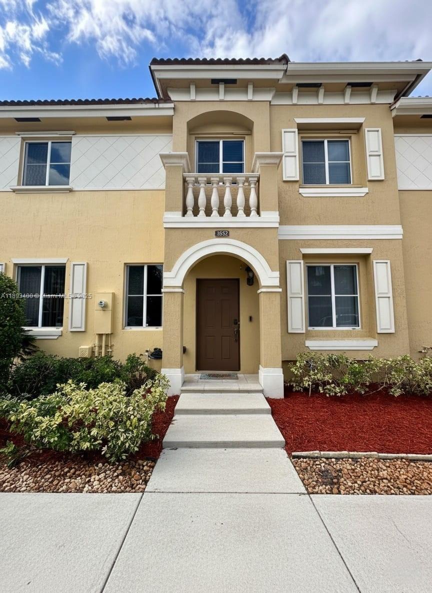 VILLAGE WALK - Residential