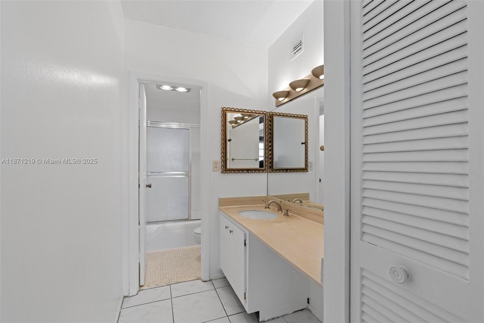 HEMISPHERES CONDO - Residential Lease