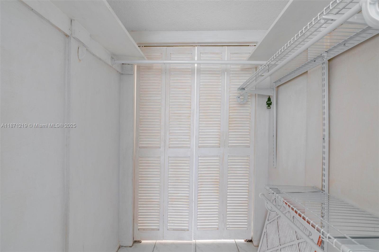 HEMISPHERES CONDO - Residential Lease