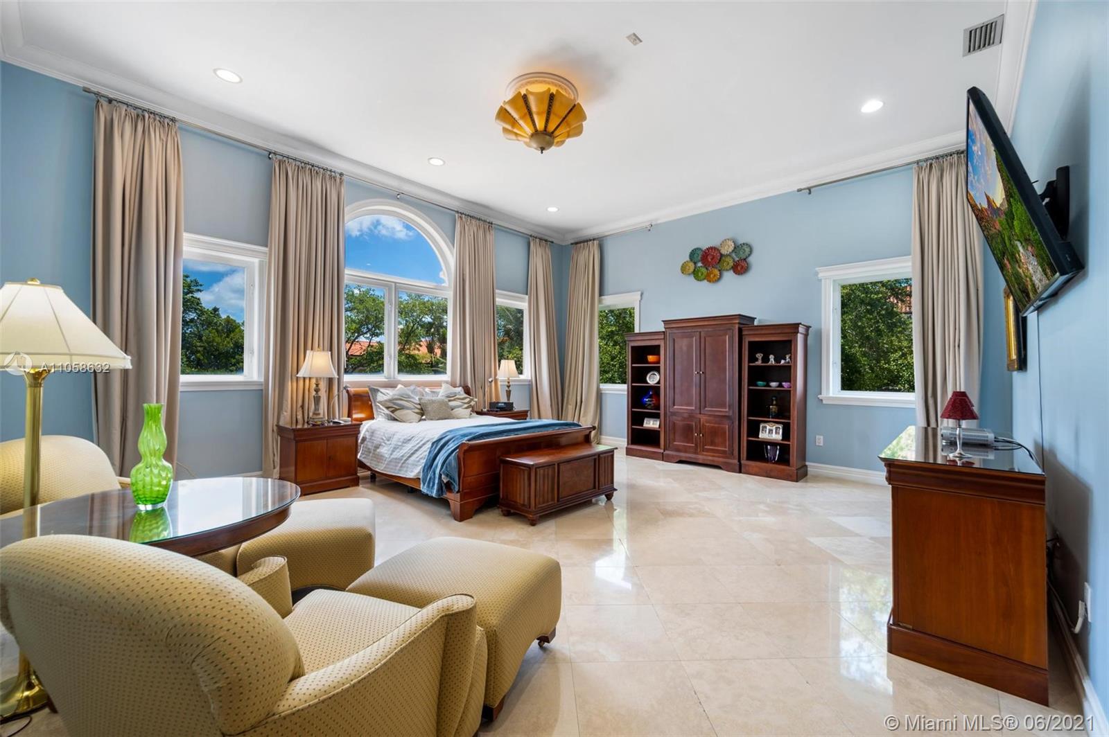 SUNRISE HARBOUR REV PL - Residential