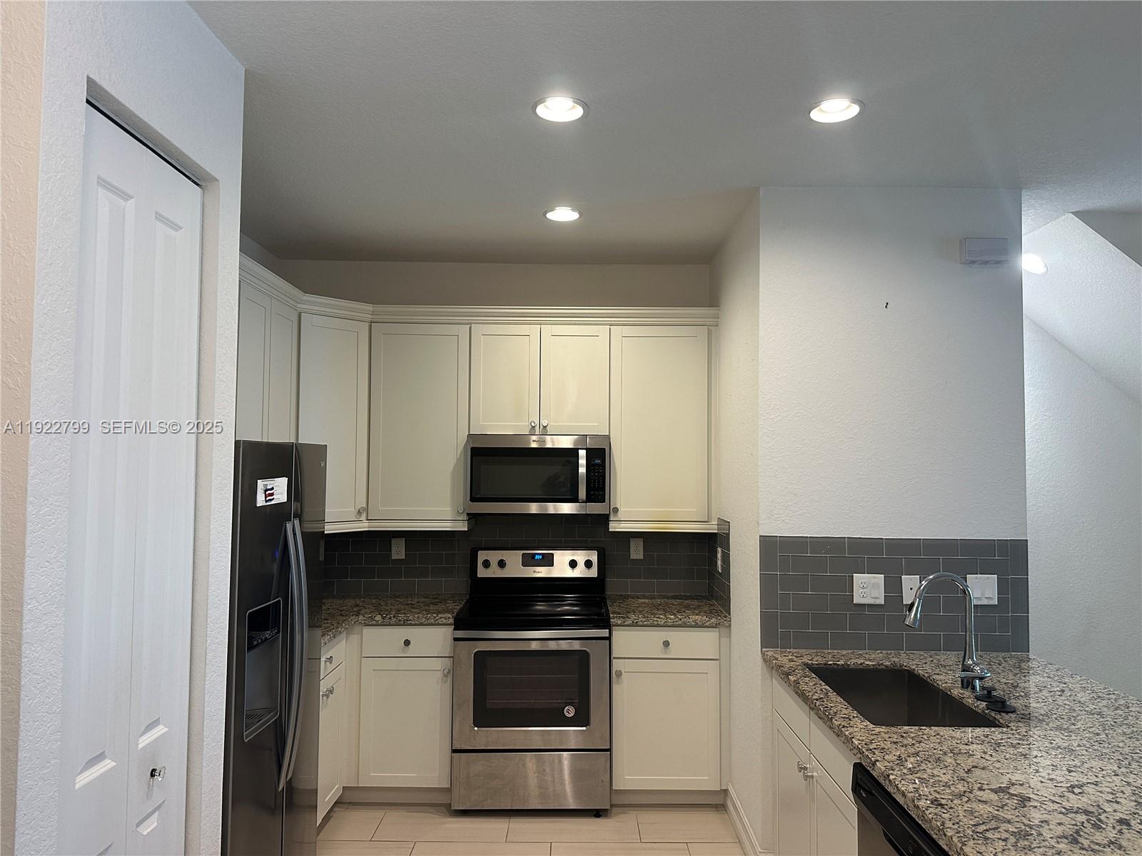 PEMBROKE LAKES SOUTH - Residential Lease