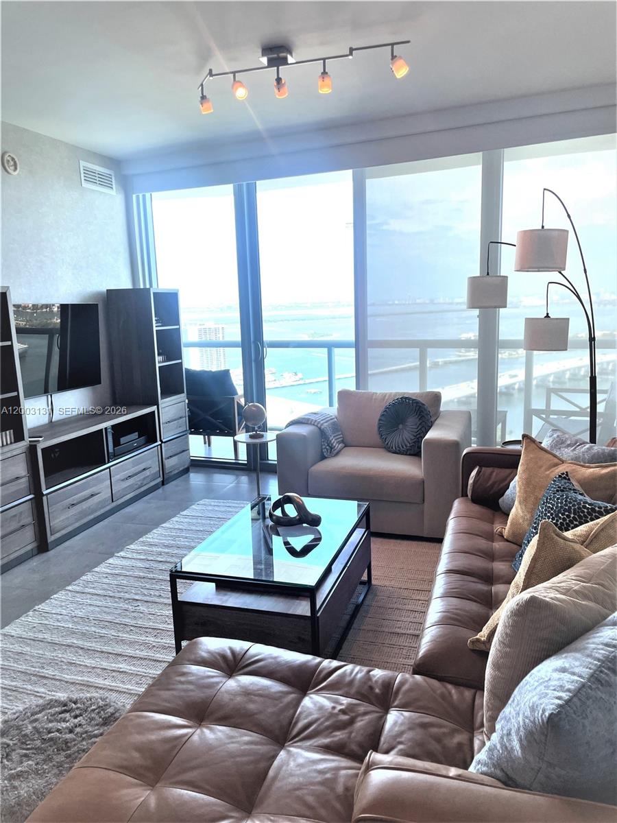 888 Biscayne Blvd 4310