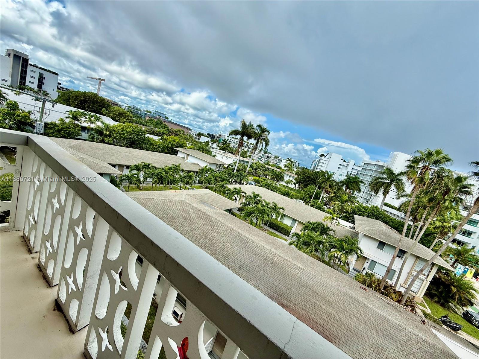 SUMMIT CONDO - Residential