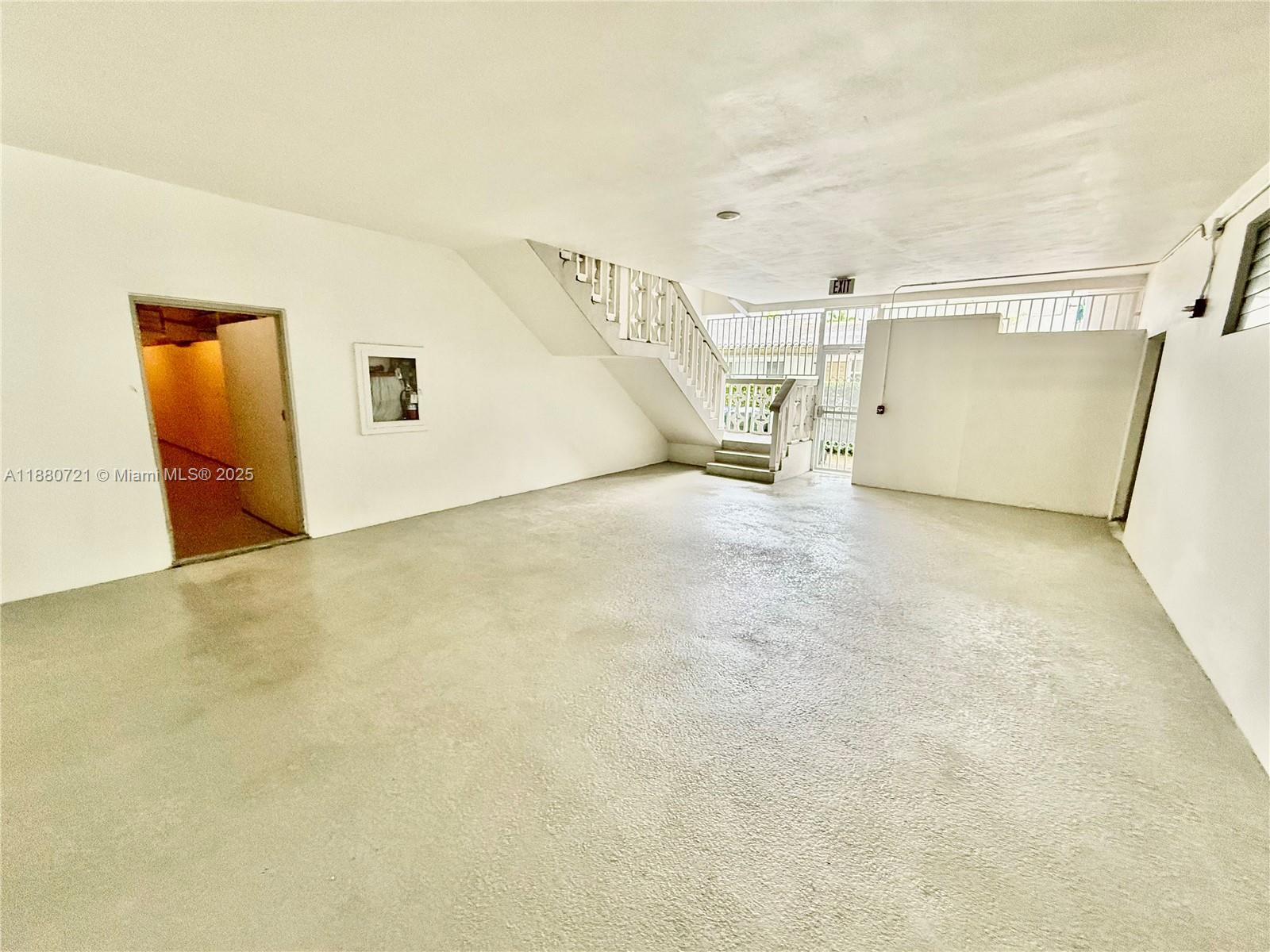 SUMMIT CONDO - Residential