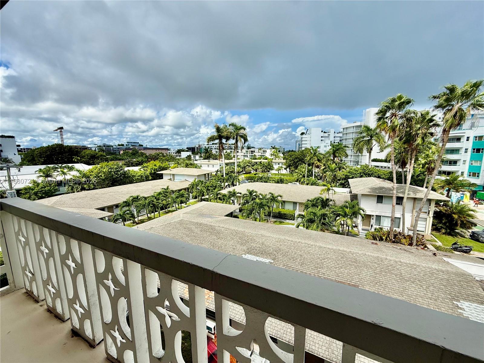 SUMMIT CONDO - Residential