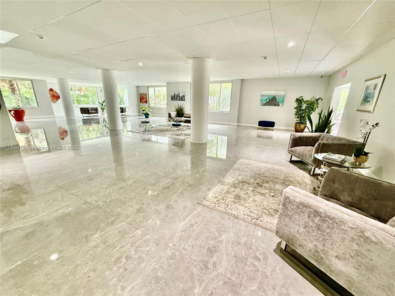 SUMMIT CONDO - Residential