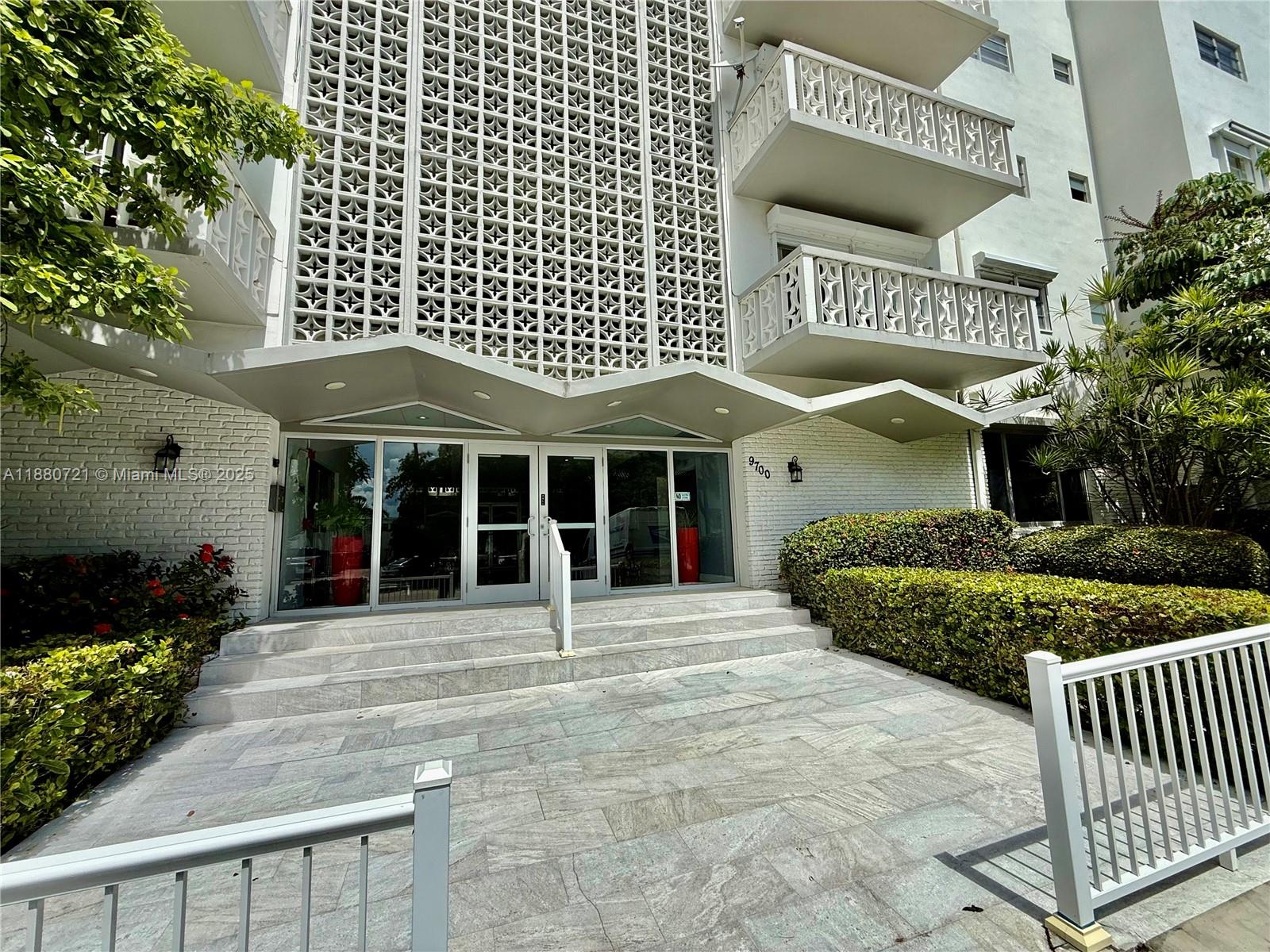 SUMMIT CONDO - Residential