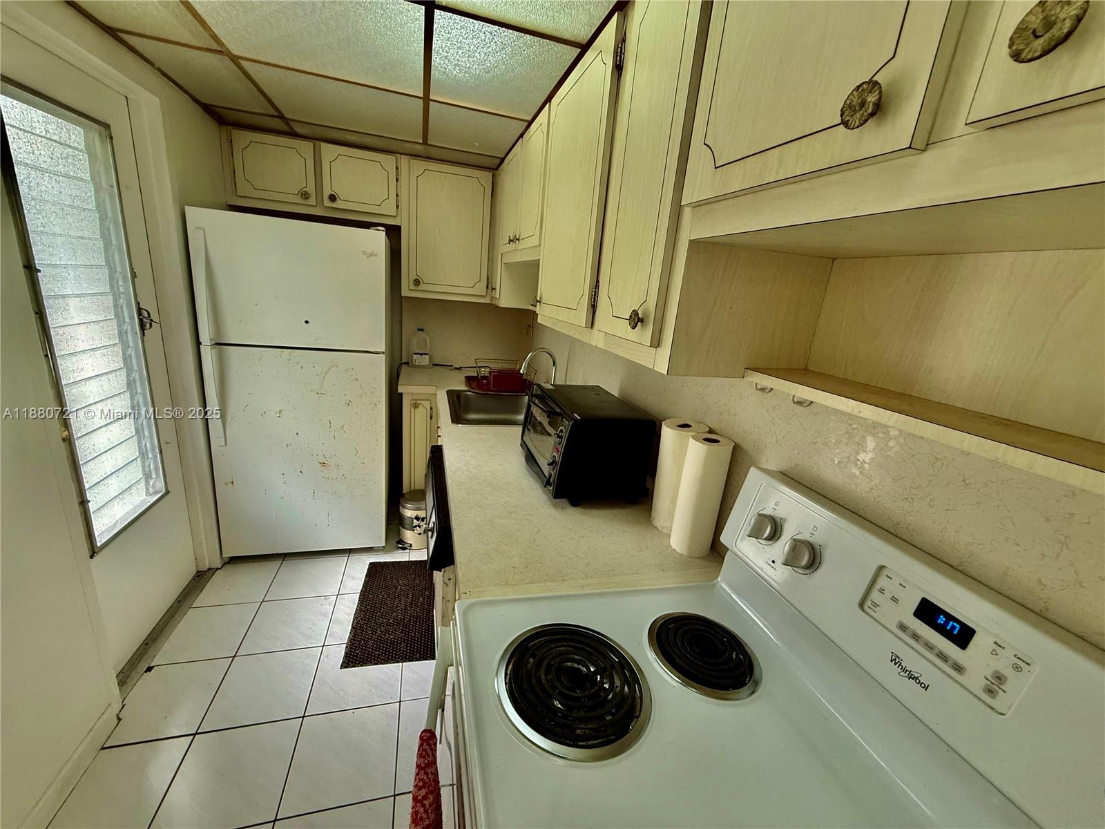 SUMMIT CONDO - Residential