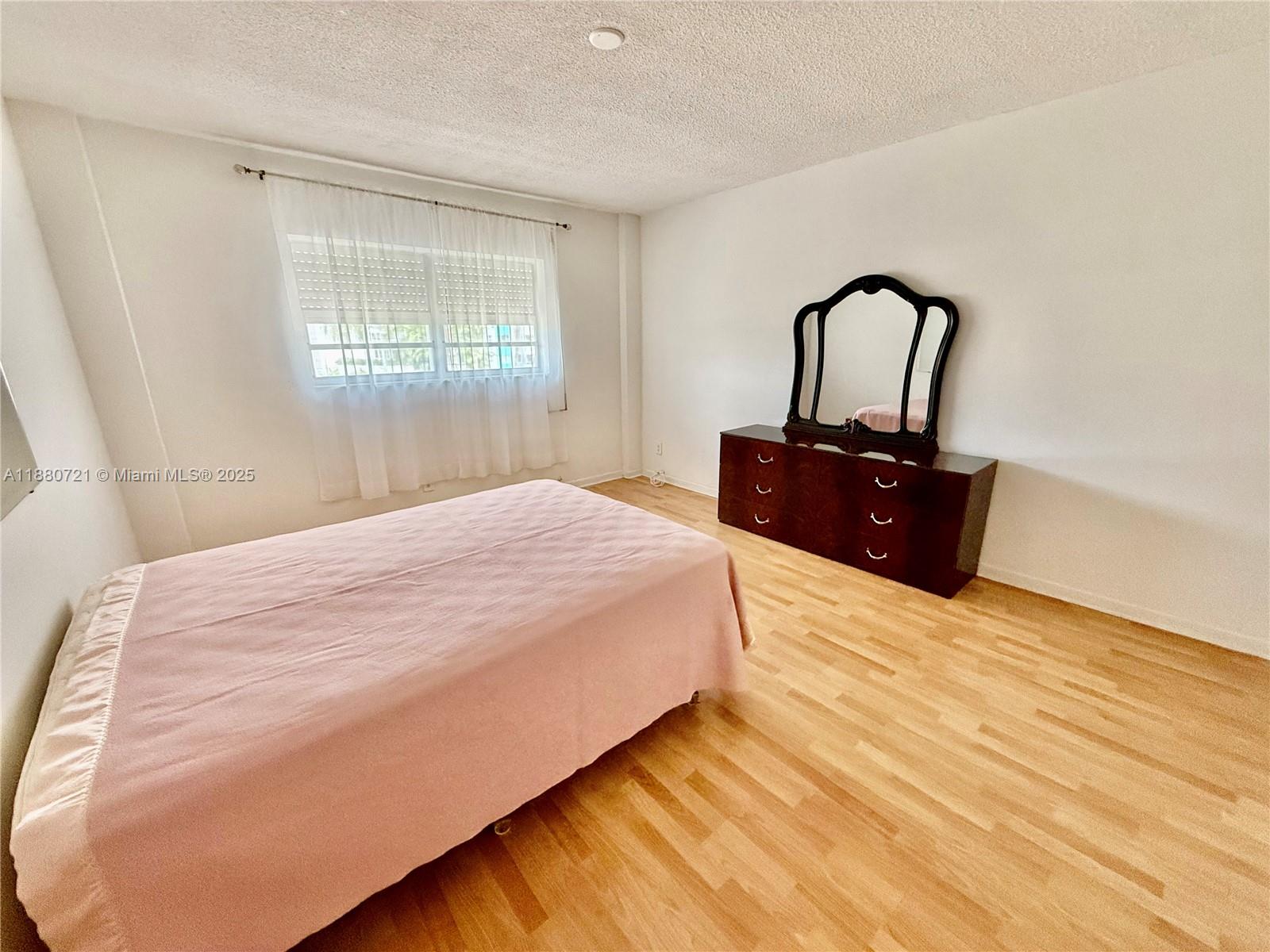 SUMMIT CONDO - Residential