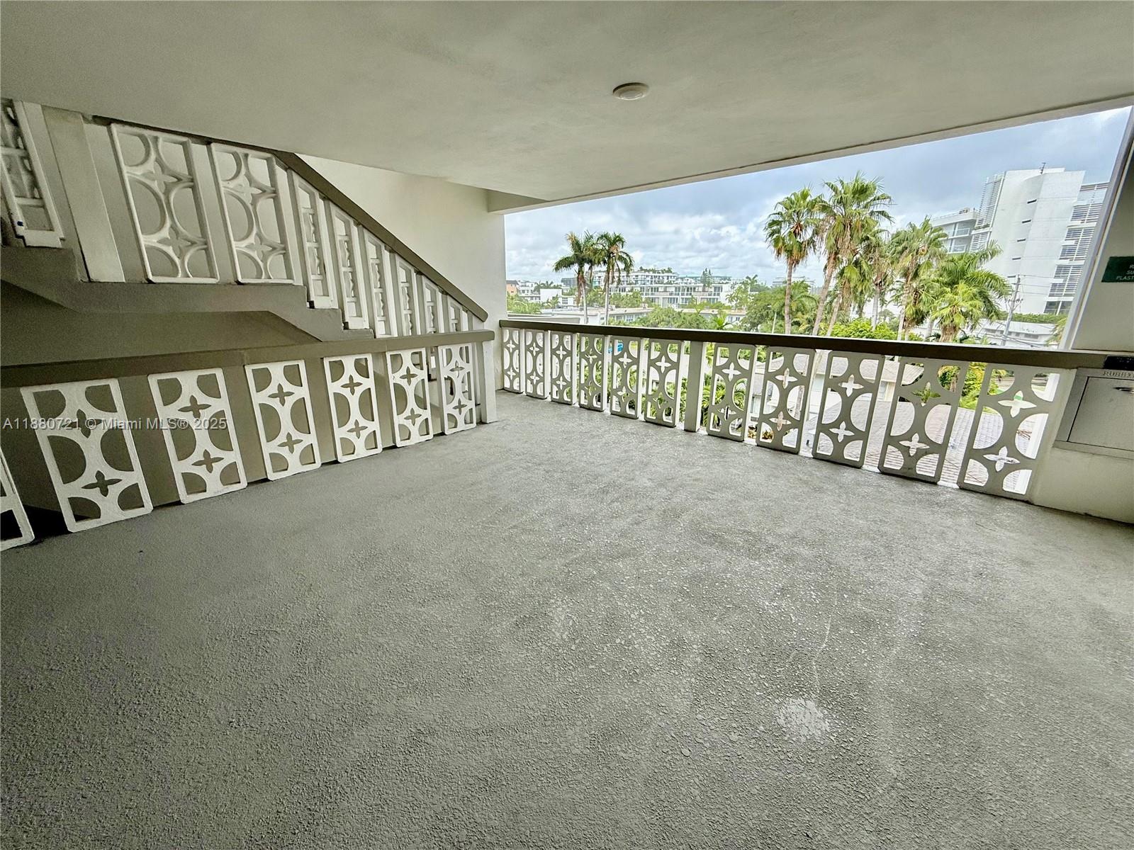 SUMMIT CONDO - Residential