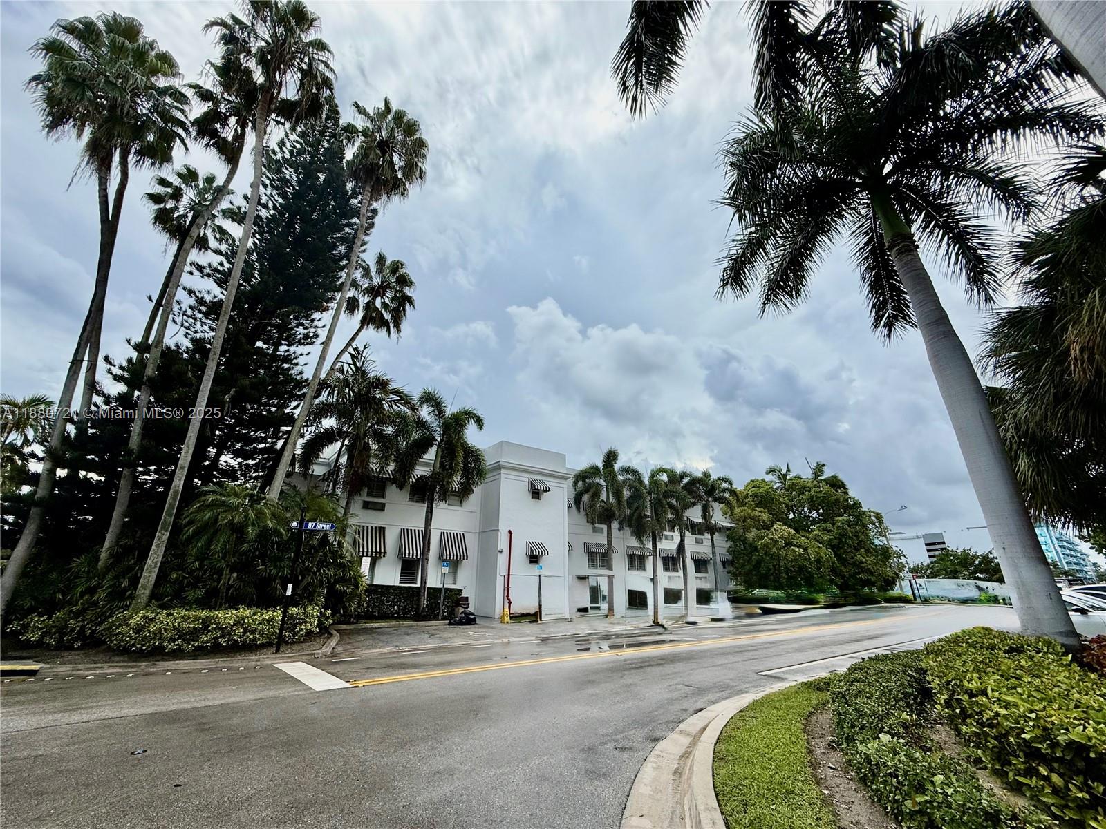 SUMMIT CONDO - Residential