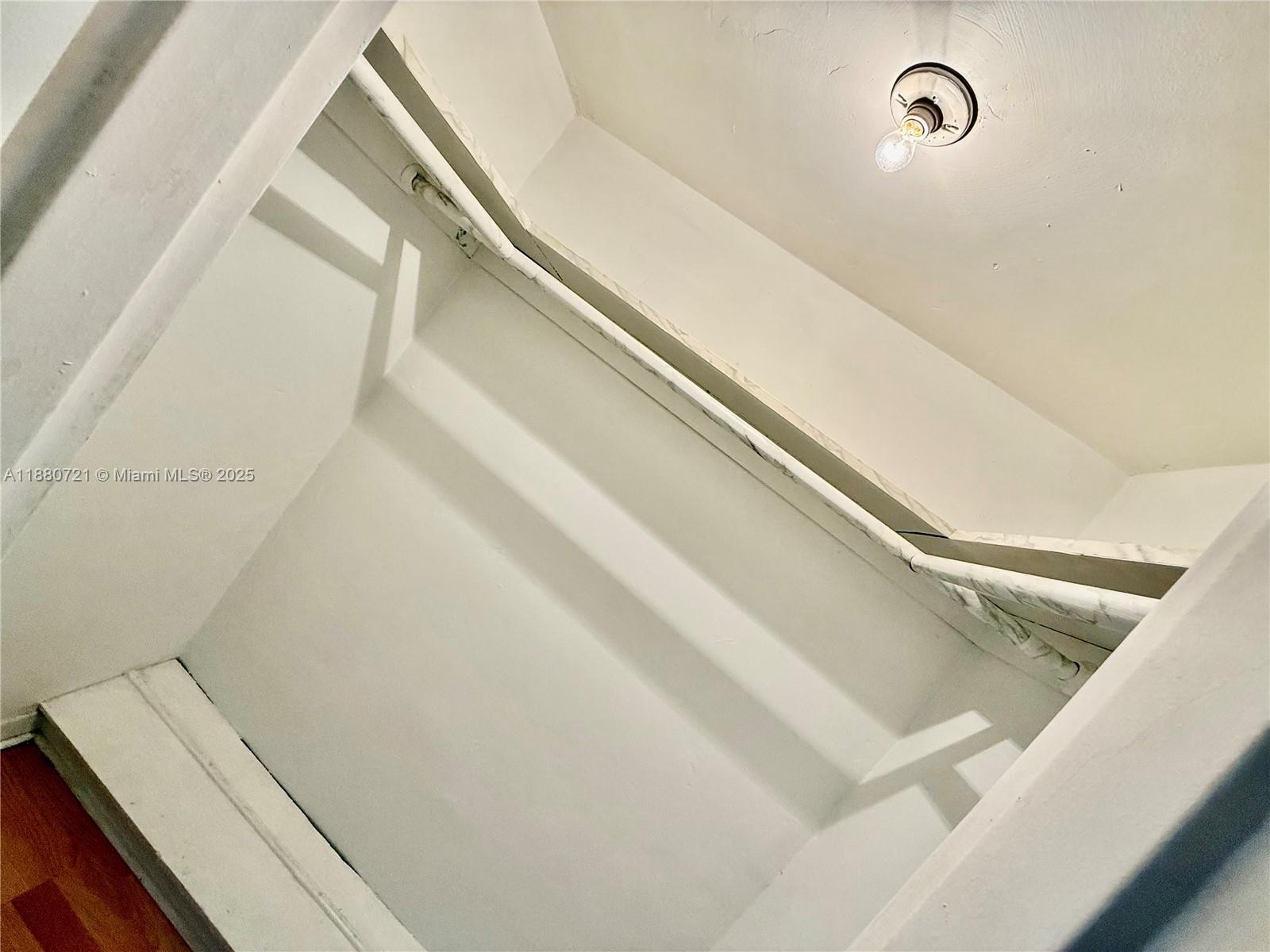 SUMMIT CONDO - Residential