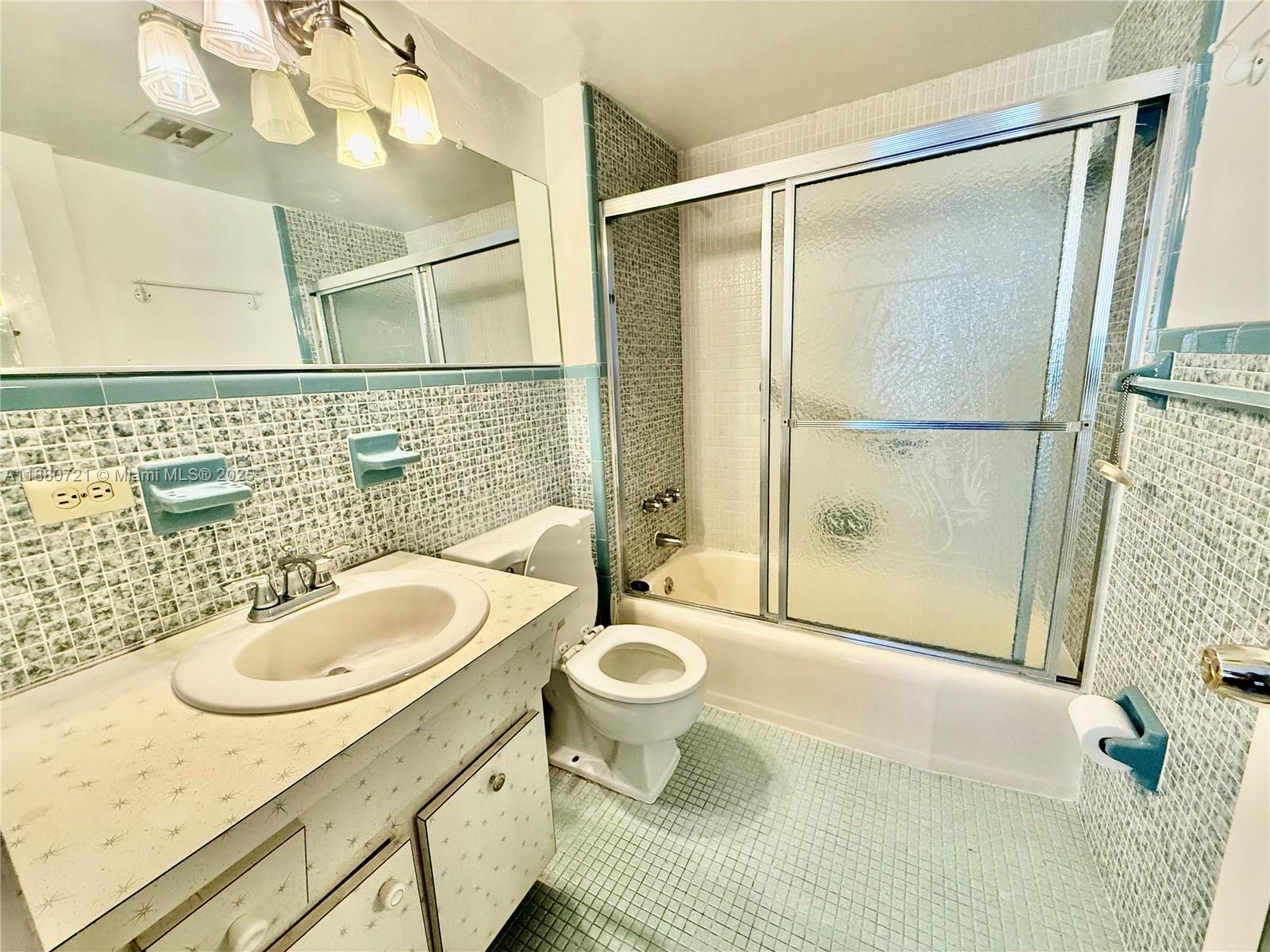 SUMMIT CONDO - Residential